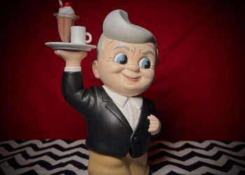 Burbank, 2:30 PM Tribute to David Lynch, a man with a routine. A one-off custom Bob’s Big Boy (former) coin bank.